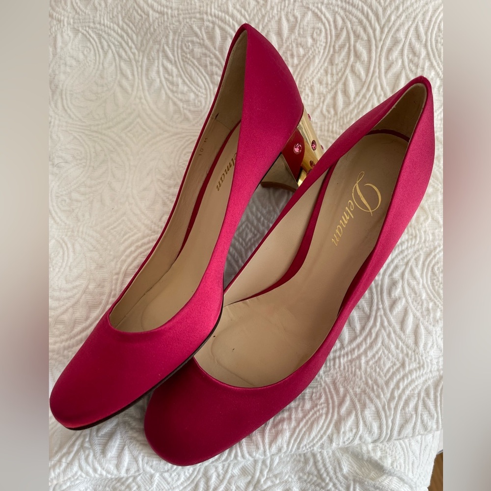 Delman -Bergdorf Goodman- Elegant Fuschia Satin w Gold  Studded Gem Chunk Heels.